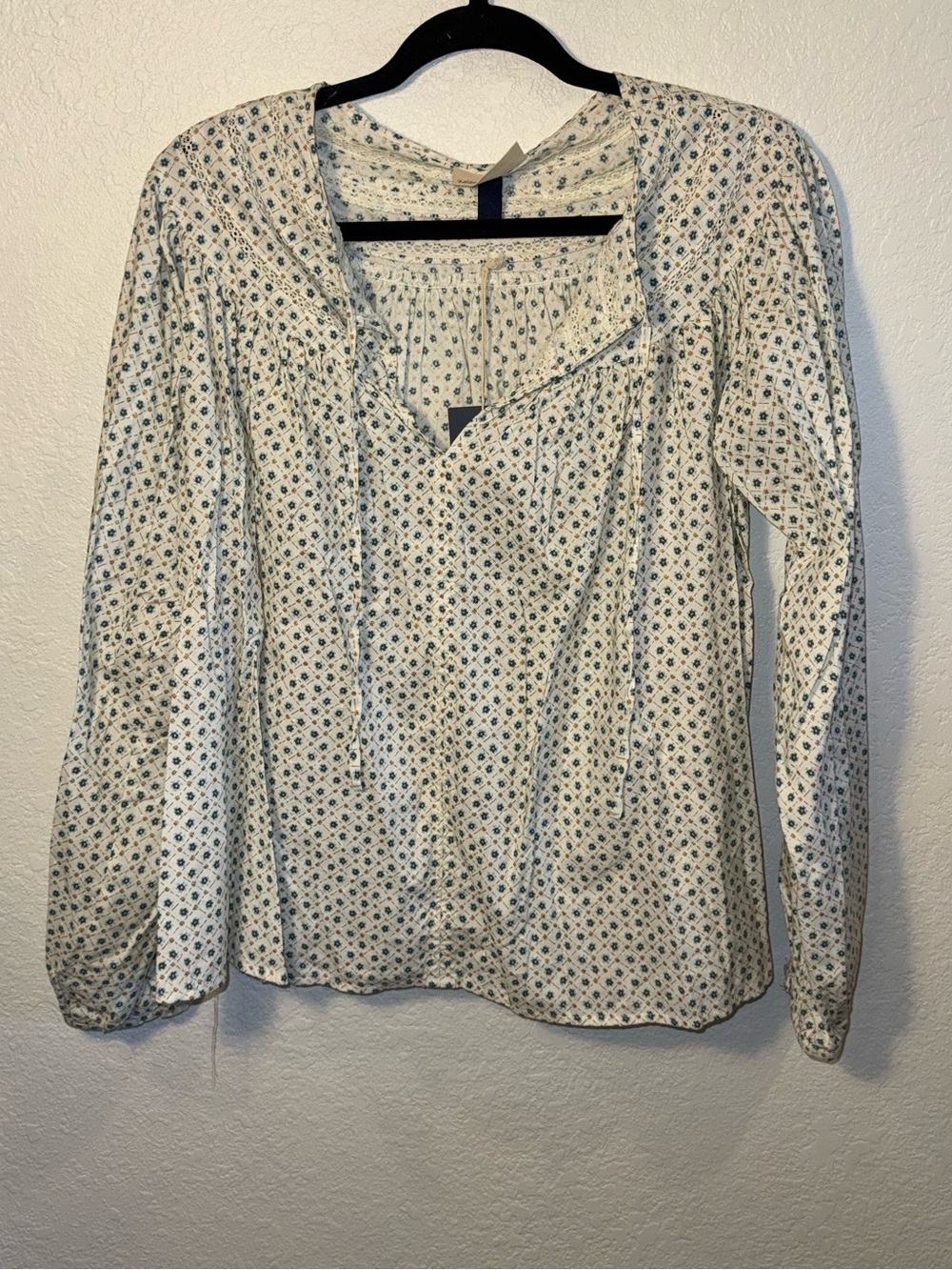 Universal Thread Blue Ditsy Floral Lace Inset Tie Neck Peasant Boho Top L NEW